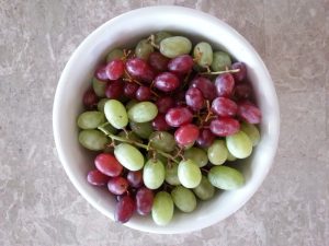 grapes-in-a-bowl